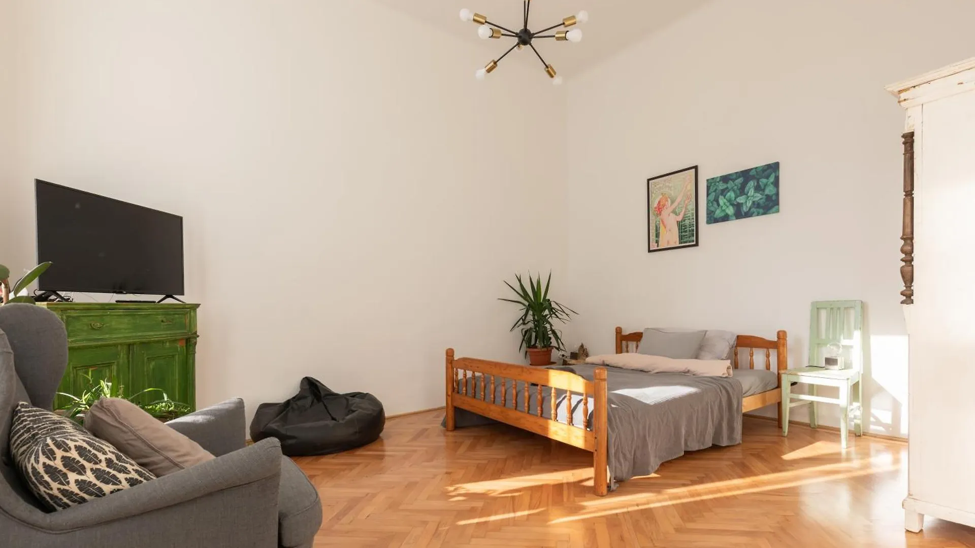 After Eight Apartment Budapest