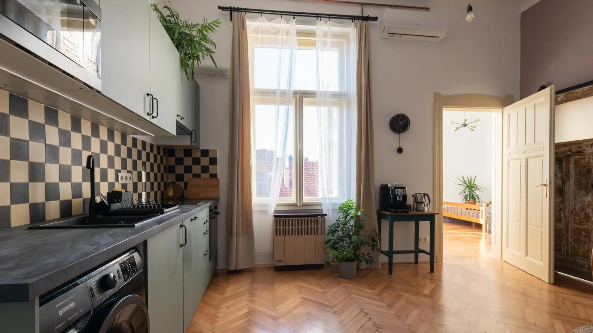 After Eight Apartment Budapest 0*,  Hungary